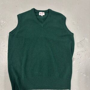 Classic V-Neck Sleeveless Sweater - Forest Green Lambs Wool